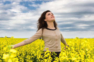 Naklejka na ściany i meble woman portrait in yellow flower field