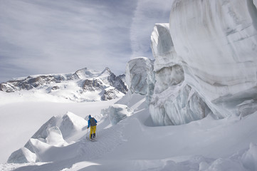 Winter mountaineering in wilderness area - 74050833