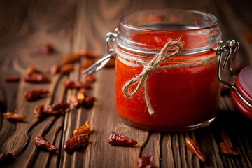 Abwaschbare Fototapete Natural diy chilli sauce sriracha © sitriel