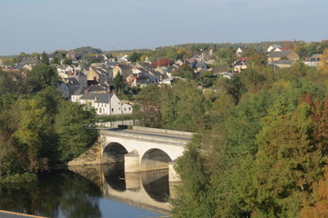 Fototapeta na wymiar Maine-et-Loire - Montreuil-Bellay et le Pont Napoléon III