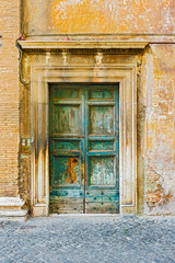 Fototapeta na wymiar Entrance door in Rome, Italy