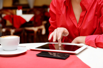 Obraz na płótnie Canvas Woman with tablet computer in cafe shop