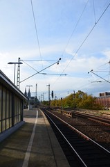 Rails de train, au loin cathédrale de Cologne 