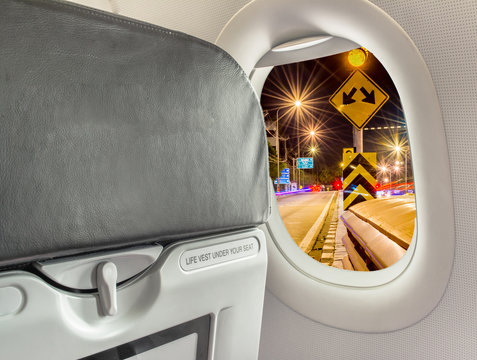 image of  fasten seat belt while seated sign.