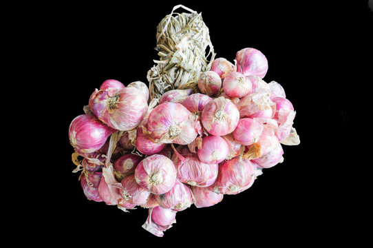 Shallot onions in a group © jaxja