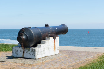 Fototapeta na wymiar Cannon at sea