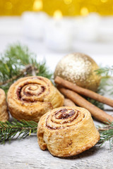 Obraz na płótnie Canvas Cinnamon rolls in christmas setting