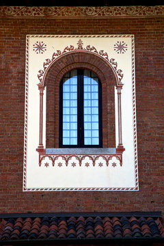rose window   lombardy     in  the castellanza  old