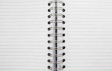 carnet a spirales ligné ouvert