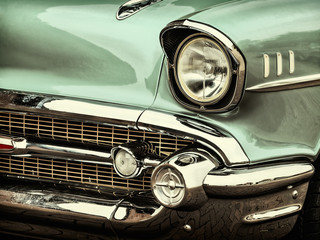 Retro gestileerde afbeelding van een voorkant van een klassieke auto