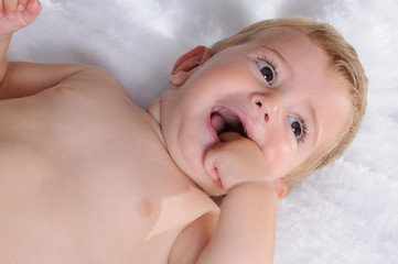 growing out baby teeth biting the hand