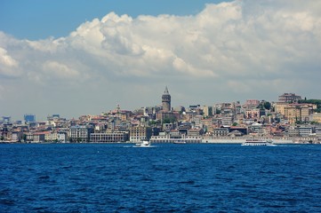 Fototapeta na wymiar Galata Tower and Istanbul View with cludy sky