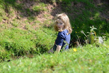 Kinder auf einer Wanderung