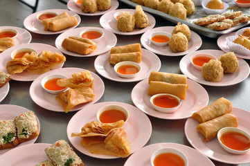 Many fried dimsum sell for customer.