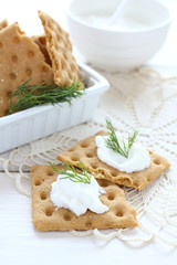 Snack crackers with cream cheese and dill