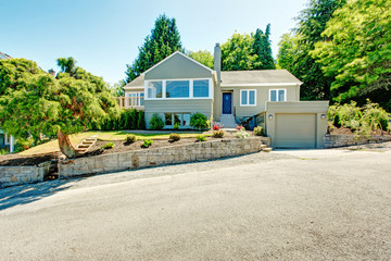 House exterior with curb appeal