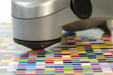 offset machine press print run at table