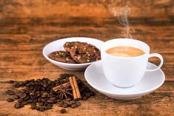 Kaffee mit Keksen