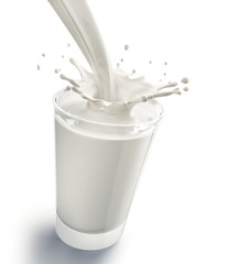 Ein Glas Milch vor Weiss
