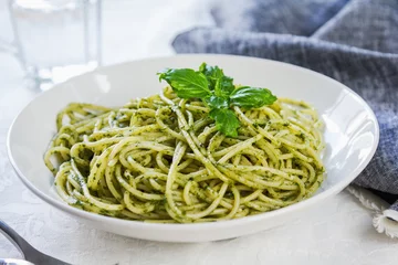 Keuken spatwand met foto Spaghetti in pesto sauce © vanillaechoes