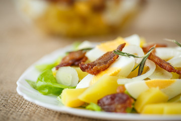 potato salad with bacon and eggs