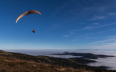 parapentiste dans le ciel vosgien