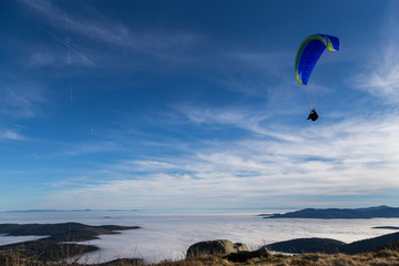 parapentiste dans le ciel vosgien