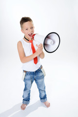 Junge mit Megafon