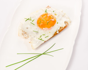 fried eggs with salt and chives