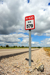 Carretera Nacional, señal de kilómetro, España