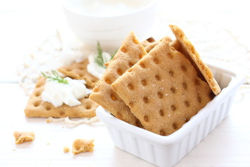 Gluten free crispbread with cream cheese and dill