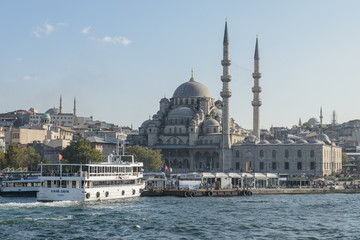 Fototapeta na wymiar Istambul navigazione sul Bosforo