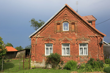 Fototapeta na wymiar Ziegelsteinhaus im Baltikum