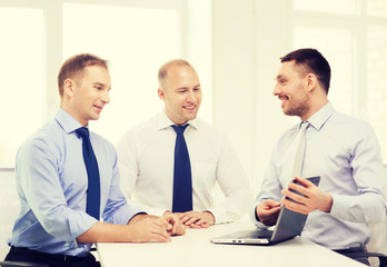 Fototapeta premium business team working with laptop in office