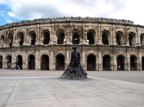 Ar&egrave;nes de N&icirc;mes