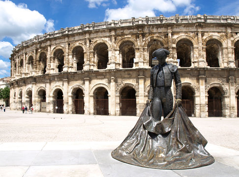 Ar&egrave;nes de N&icirc;mes