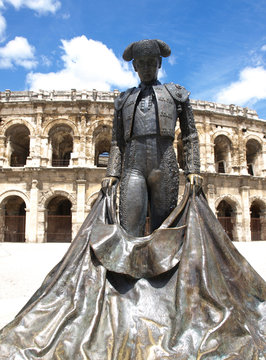 Ar&egrave;nes de N&icirc;mes
