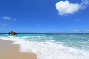 美しいビーチと爽やかな空