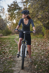 Fototapeta na wymiar woman on mountain bike