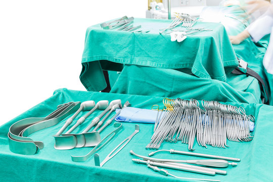 Surgical tools displayed on a surgical tray who need to oparate