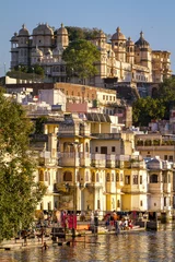 Fotobehang India City Palace and Pichola lake in Udaipur, Rajasthan, India