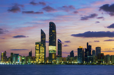 Fototapeta na wymiar Abu Dhabi Skyline at sunset