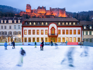 Eisbahn auf dem Karlsplatz in Heidelberg