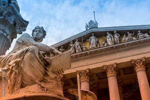 Pallas Athene Fountain, Parliament Building, Vienna, Austria загрузить
