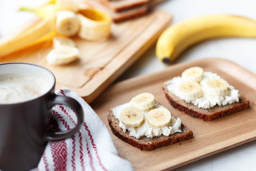 sandwich with banana