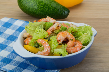 Salad with shrimps and avocado
