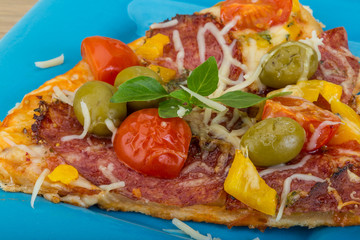 Salami pizza