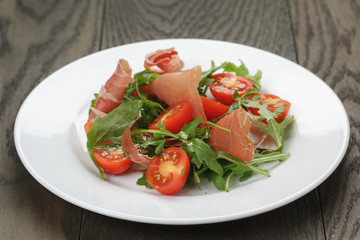 salad with prosciutto arugula and tomatoes