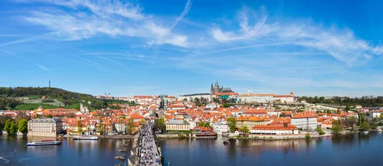 Fensteraufkleber Panorama von Prag: Mala Strana, Karlsbrücke und Prager Besetzung © Dmitry Rukhlenko