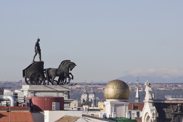 Obraz premium Cuadriga en el Cielo de Madrid